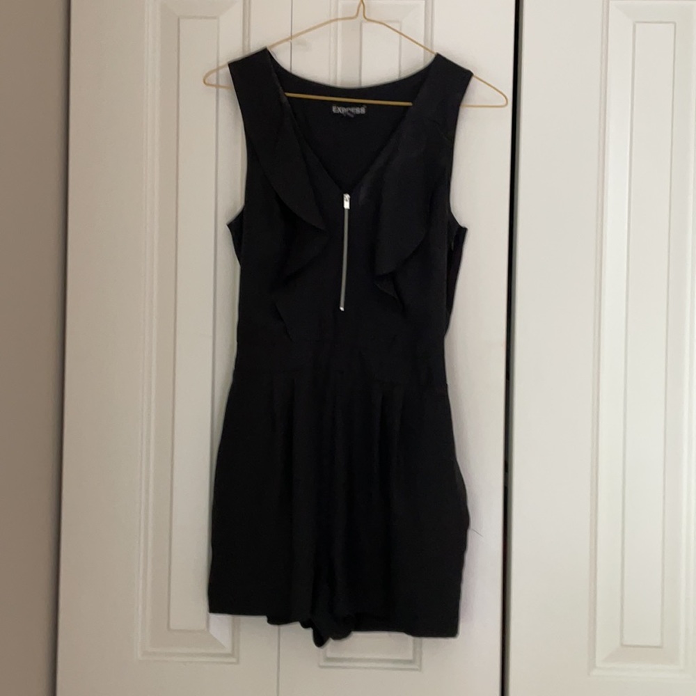 Express black jumper with zipper detail